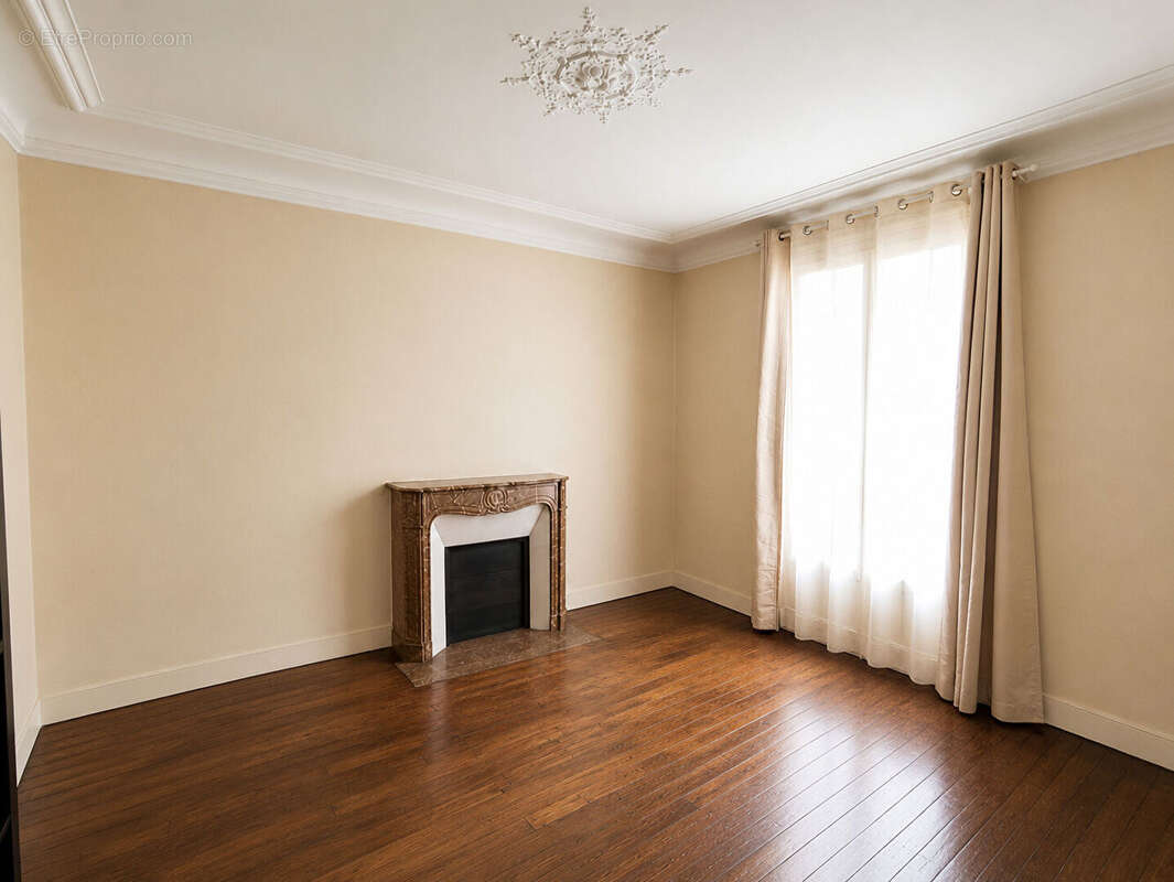 Appartement à PARIS-8E