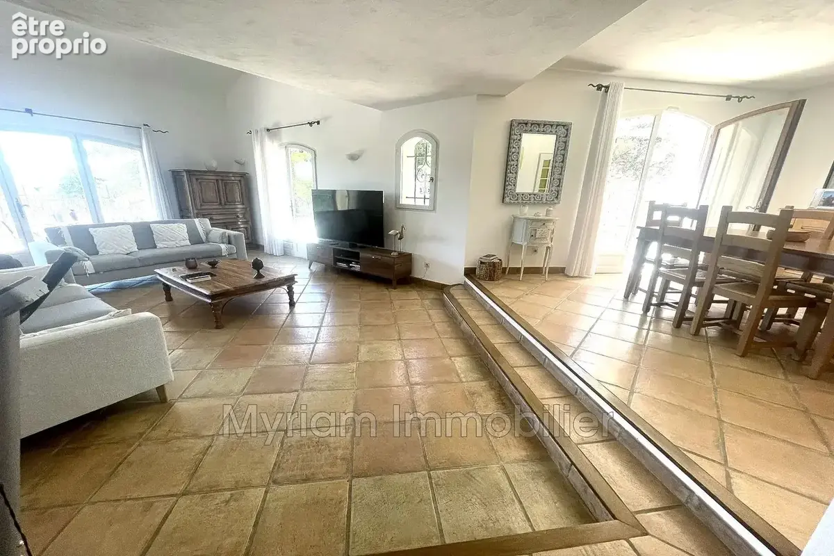 Maison 5 pièces 265 m² à vendre à Peymeinade (06530) - photo 6