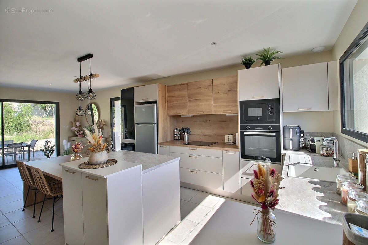 Maison à VIOLS-LE-FORT