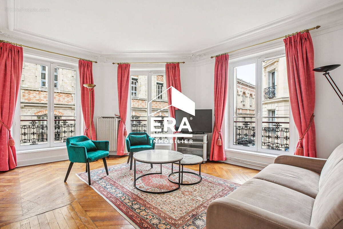 Appartement à PARIS-8E