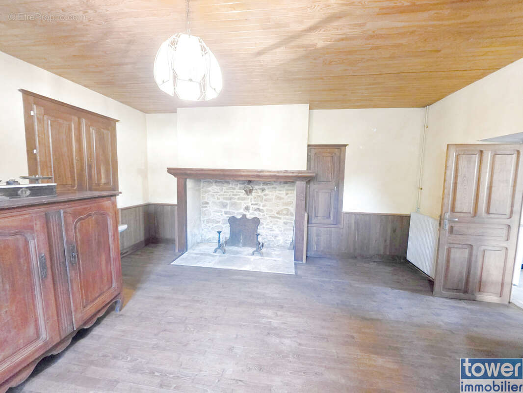 Maison à FRAYSSINET-LE-GELAT