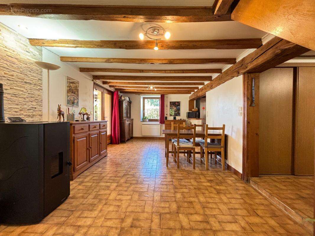 Maison à ENTRE-DEUX-GUIERS