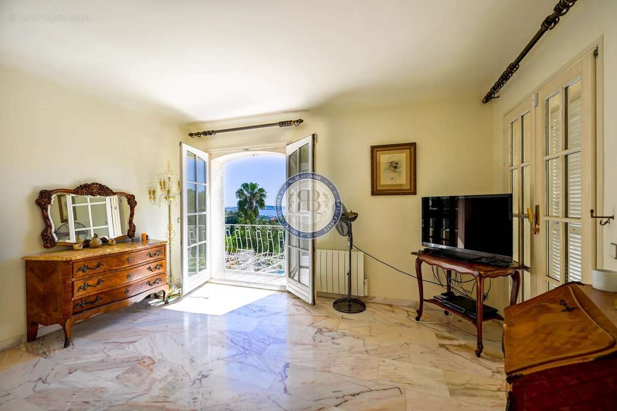 Maison à VALLAURIS