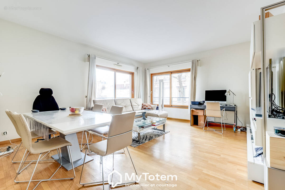 Appartement à COURBEVOIE