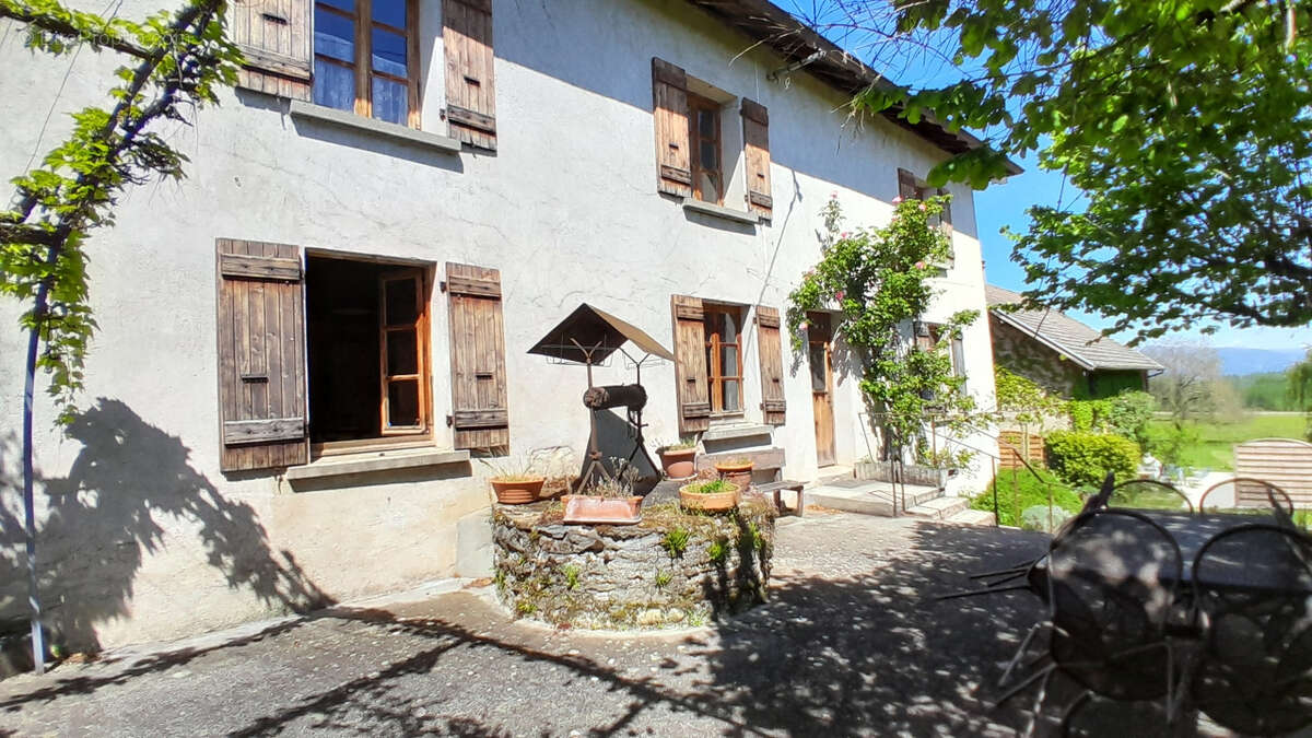 Maison à FAVERGES-DE-LA-TOUR