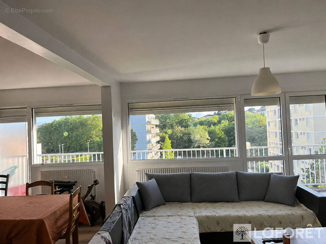 Appartement à OULLINS