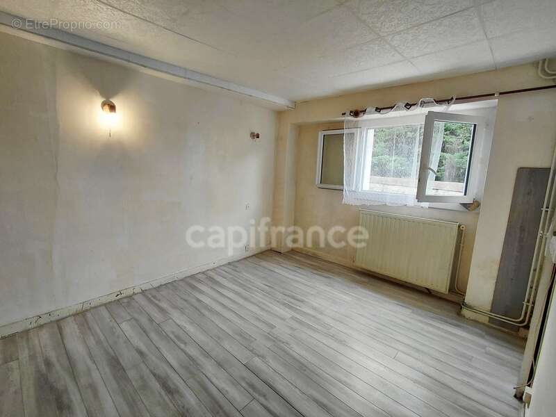 Maison à LIGUGE