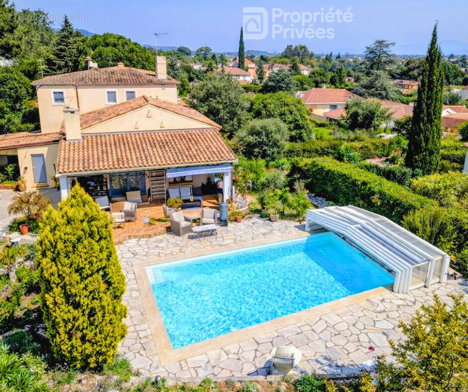 Maison à ROQUEBRUNE-SUR-ARGENS