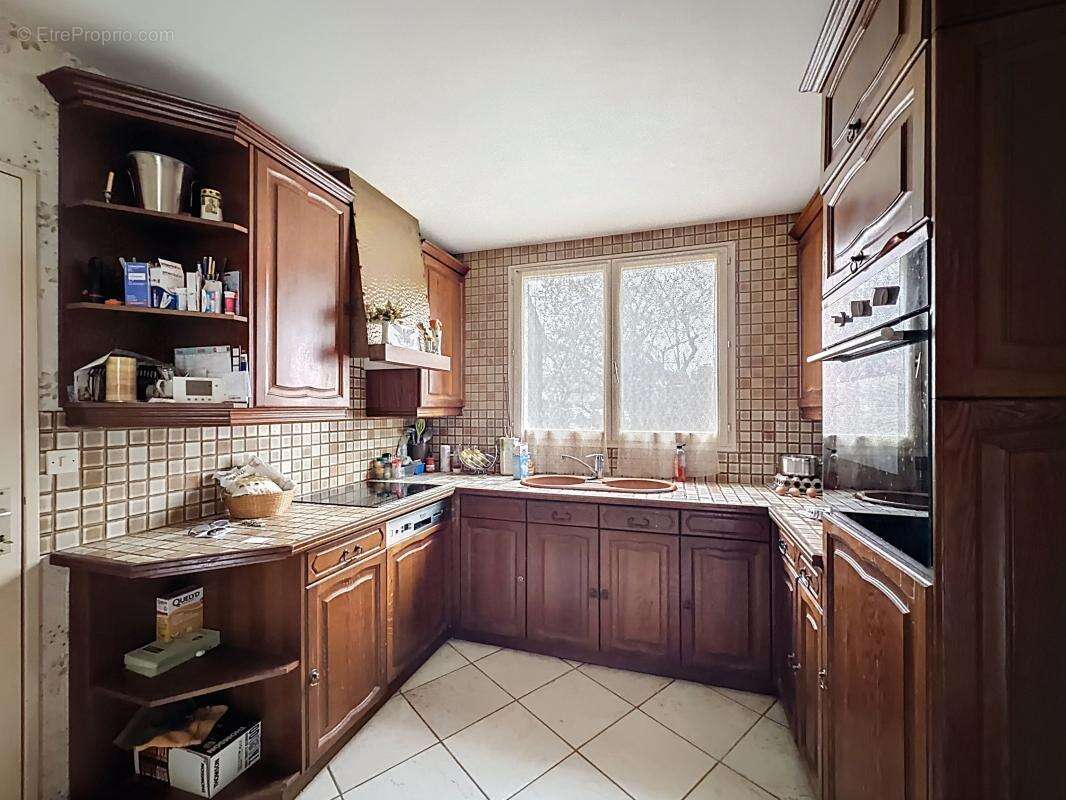 Maison à VOISINS-LE-BRETONNEUX