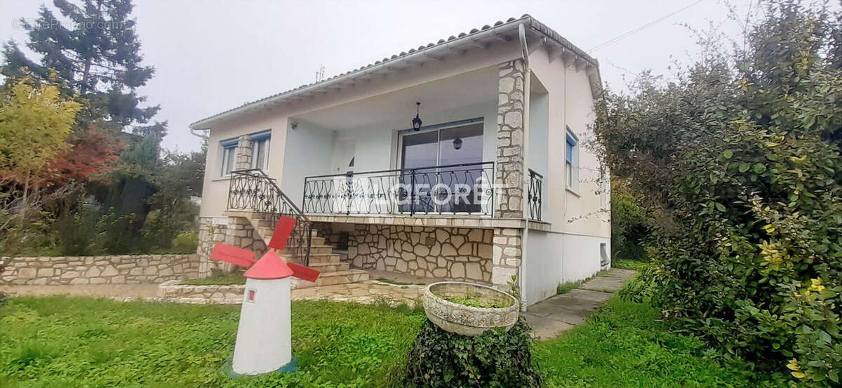 Maison à CHAILLEVETTE