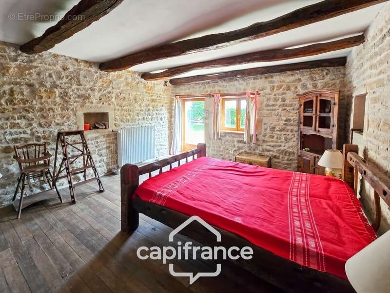 Maison à CHEVANNES-CHANGY