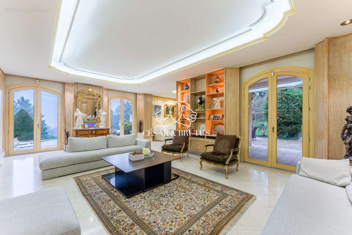 Maison à COLLONGES-AU-MONT-D'OR