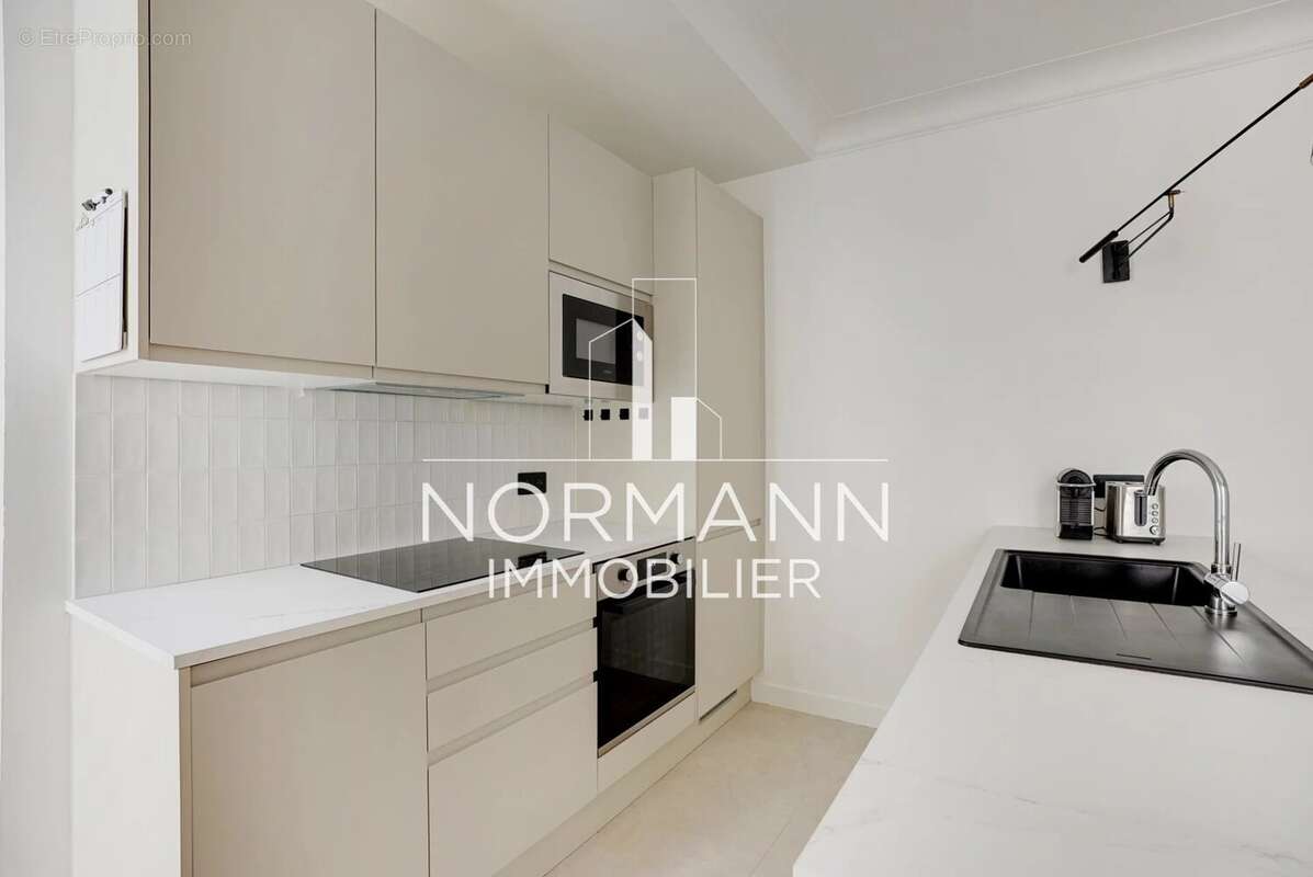 Appartement à PARIS-16E