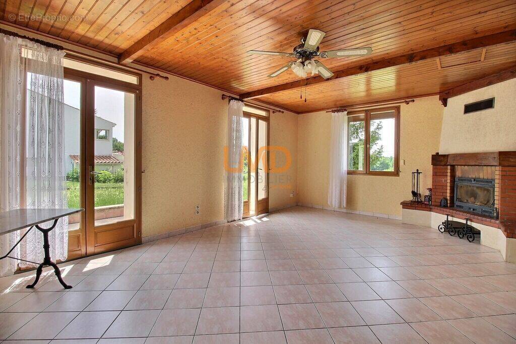 Maison à BUSSAC-SUR-CHARENTE
