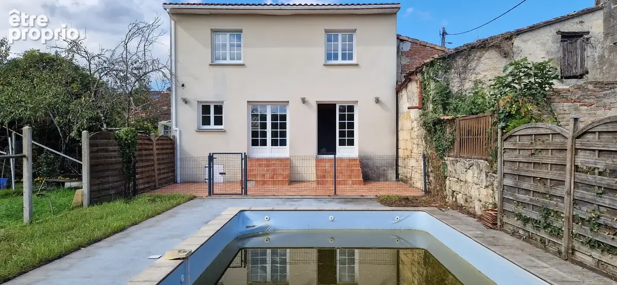 maison avec grand garage piscine et jardin en plein bourg - photo 5