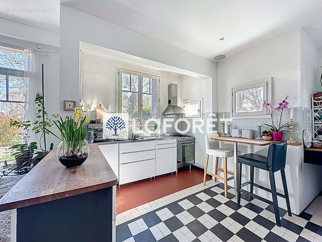 Maison à SAINT-NOM-LA-BRETECHE