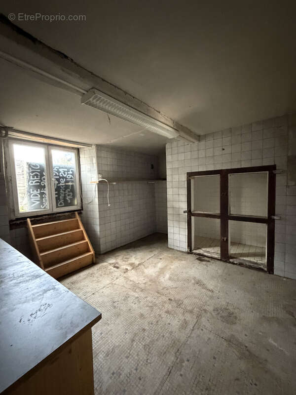 En exclusivité, murs commerciaux  d'une bâtisse de 396 m2 environ (ancien Bar-restaurant + logement) 38510 - photo 7