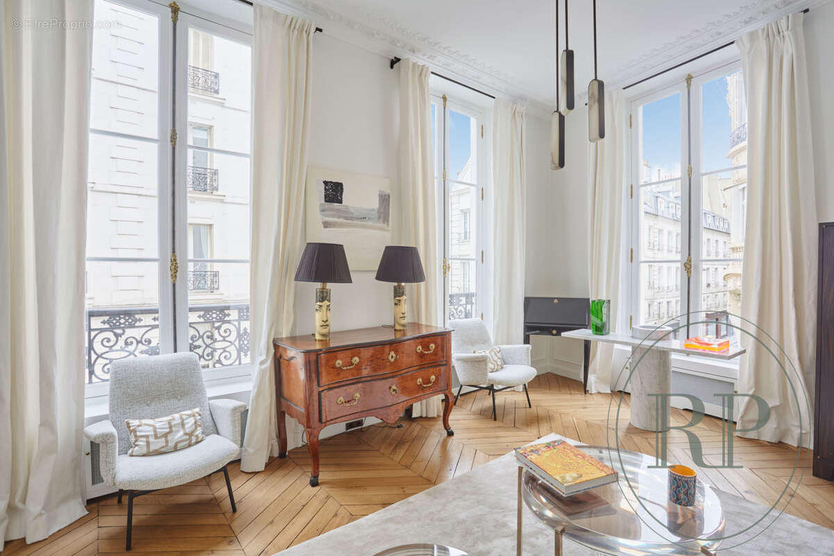 Appartement à PARIS-7E