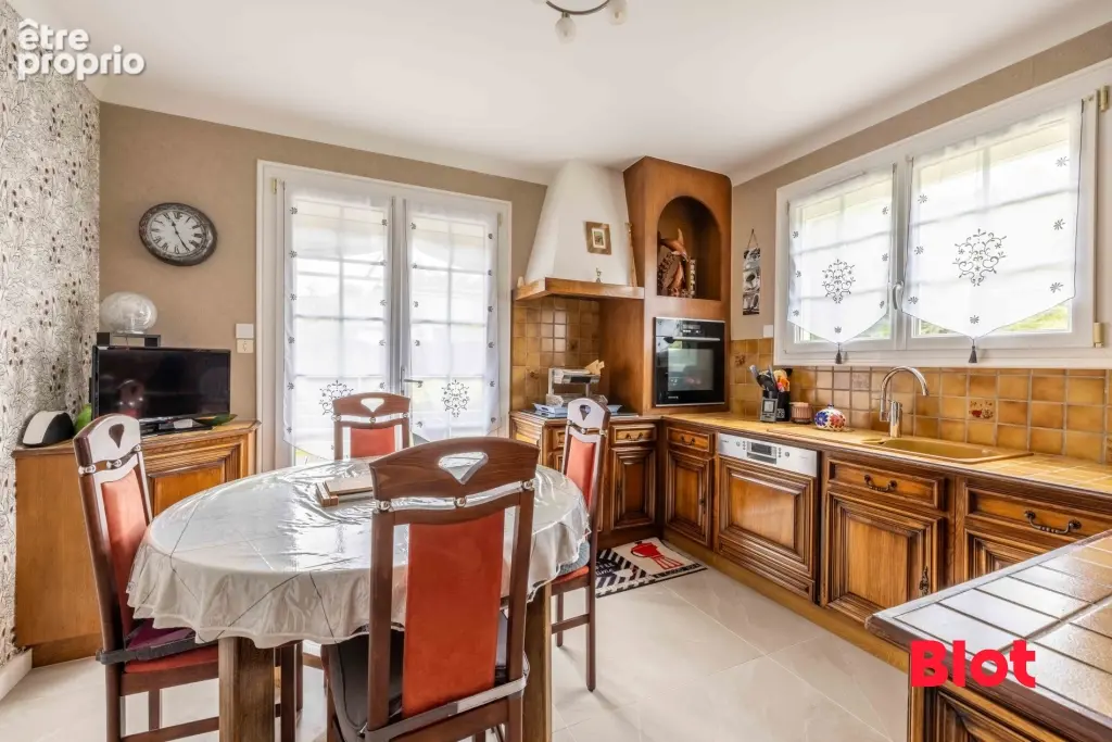 Maison 7 pièces 136 m² à vendre à Saint-Sulpice-La-Foret (35250) - photo 3