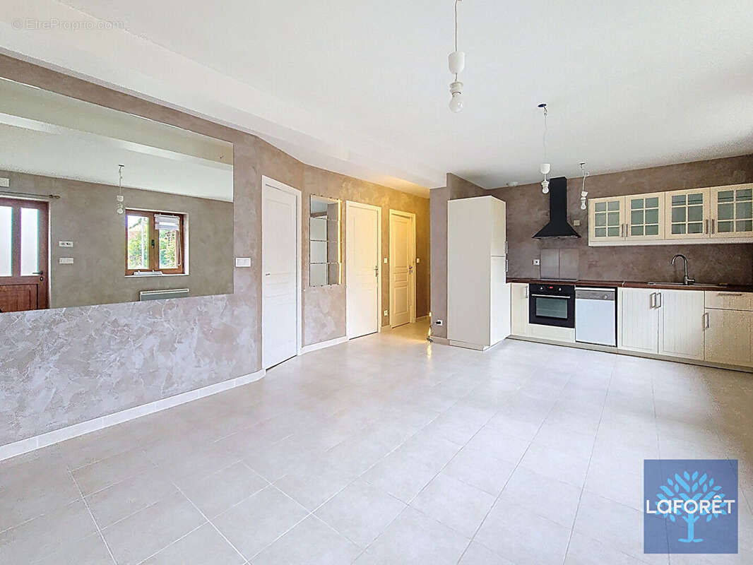 Appartement à BRIERES-LES-SCELLES