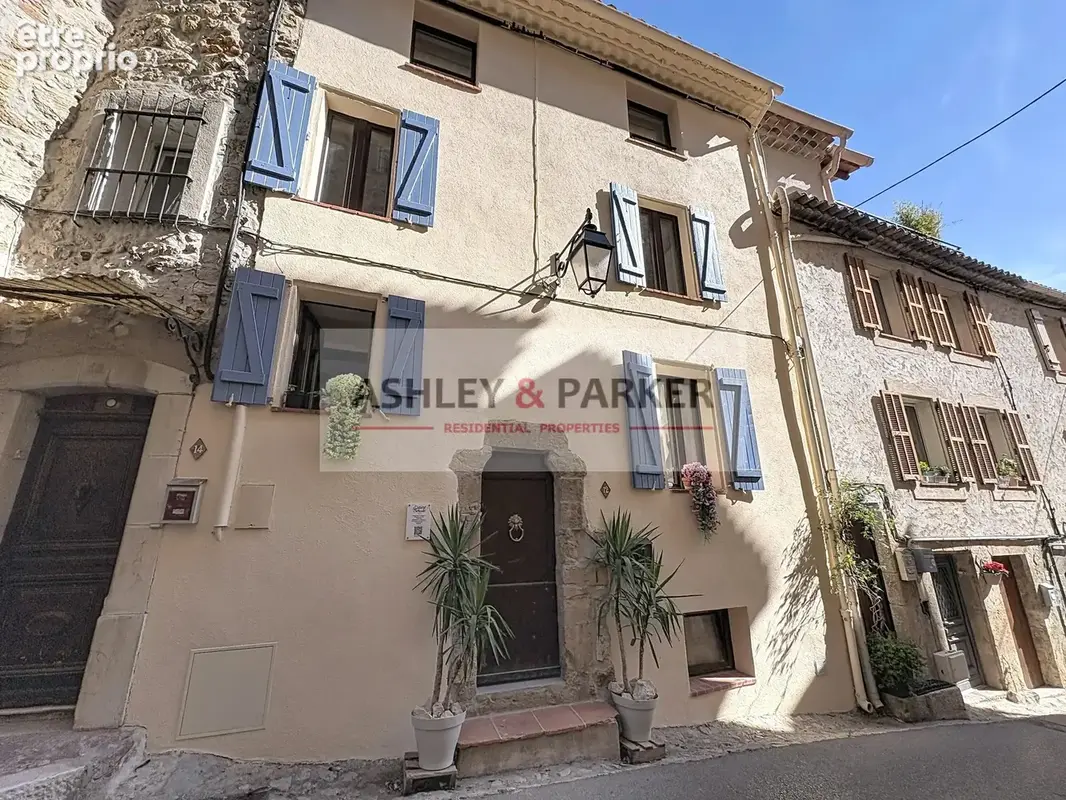 Photo Appartement à Le Broc au prix de 398 000€