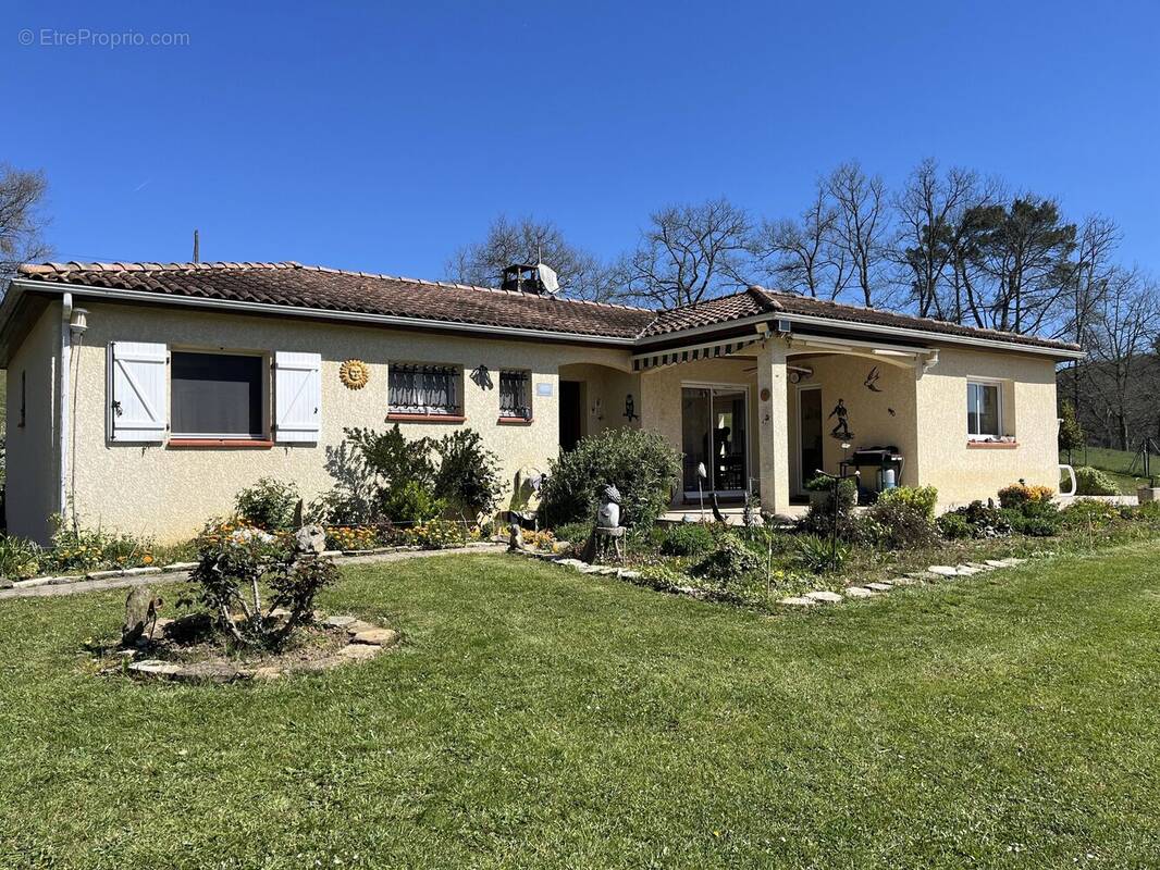 Maison à MONTBRUN-BOCAGE