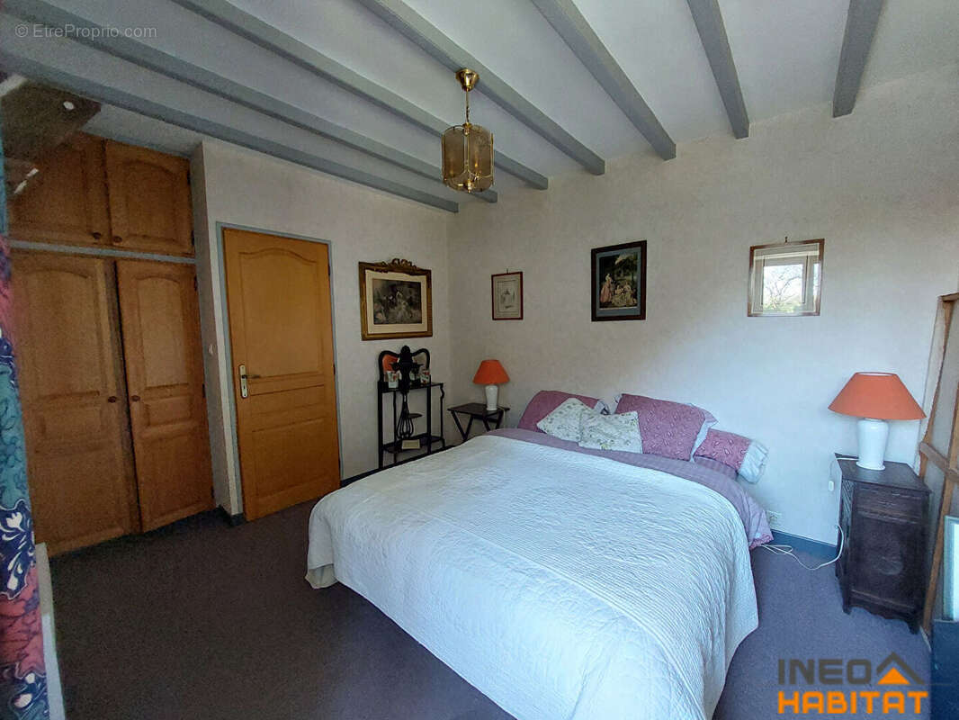 Maison à SAINT-THUAL