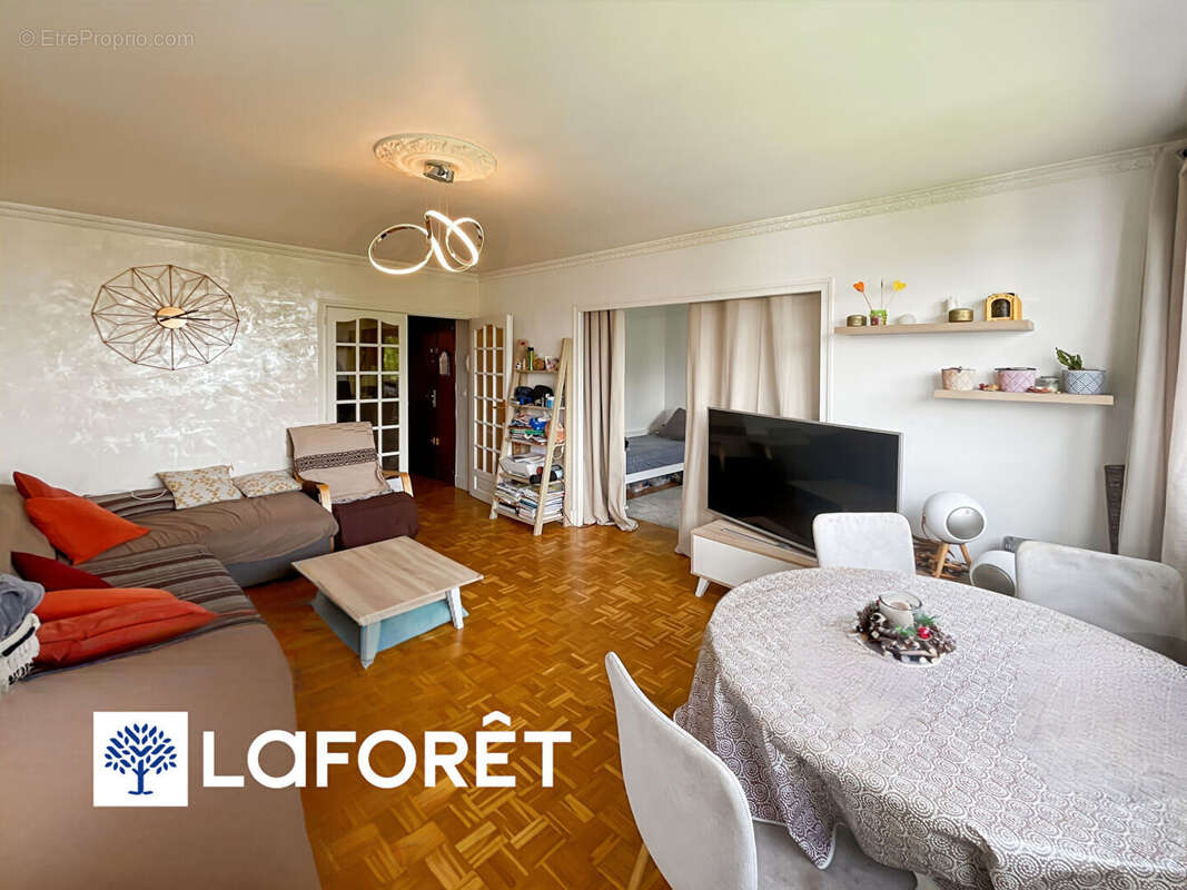 Appartement à SAINTE-GENEVIEVE-DES-BOIS