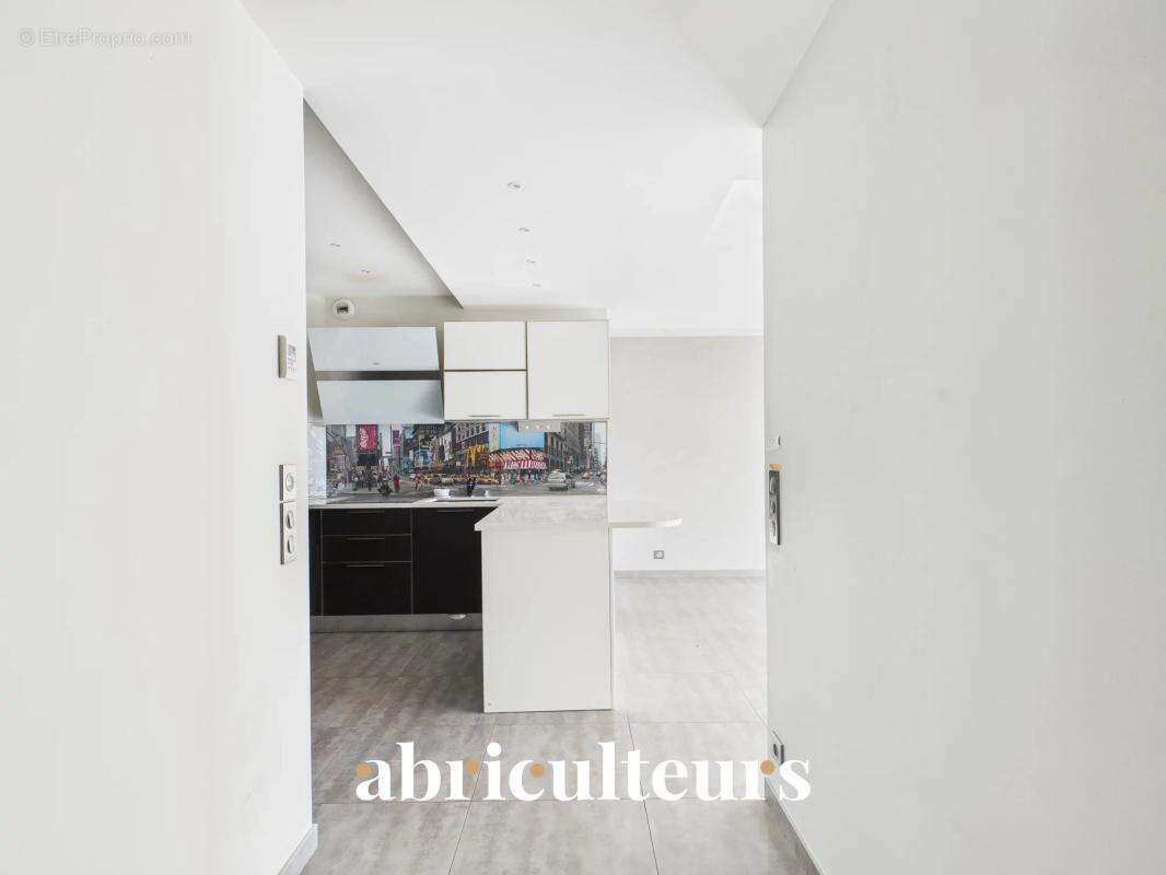 Élégant appartement rénové - 4 Pièces - Terrasse - 84m² - Vue mer panoramique - Juan-les-Pins - photo 9