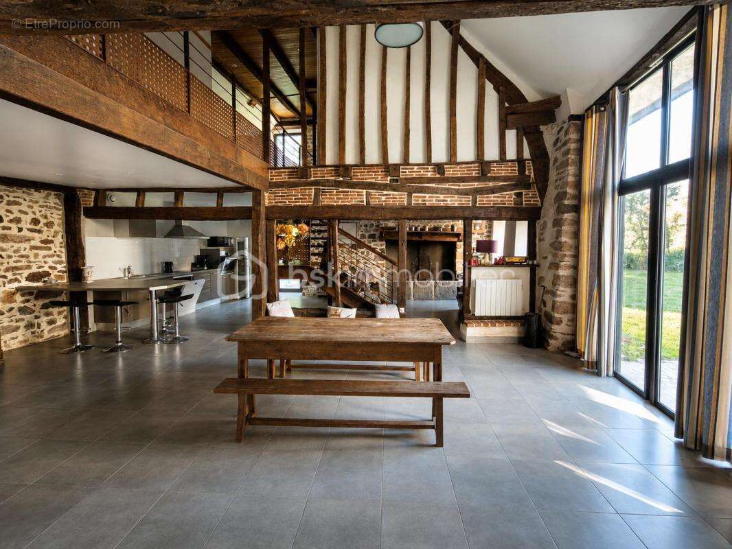 Maison à LA PORCHERIE