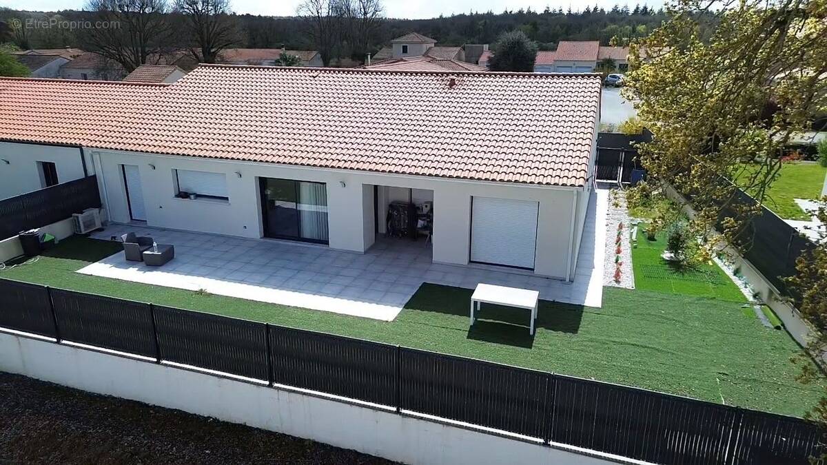 Maison à NUAILLE