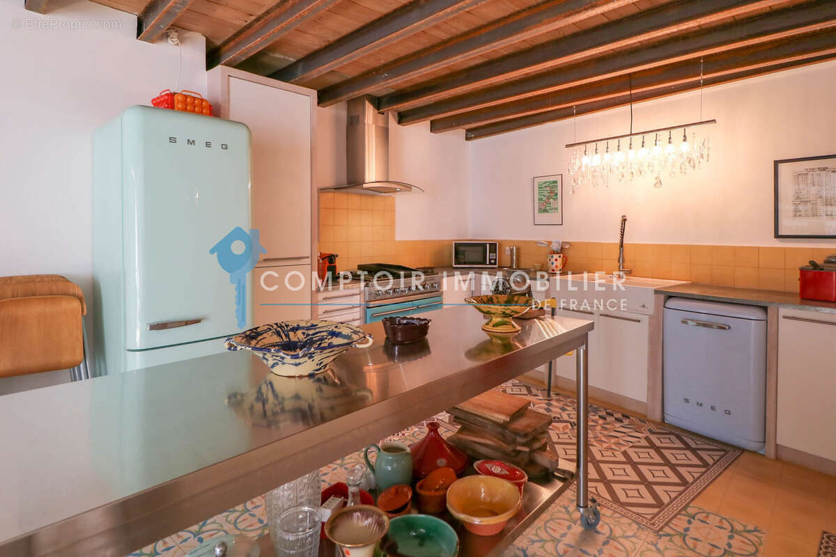 UZES CENTRE PIETON : Maison de ville style loft avec terrasse - photo 5