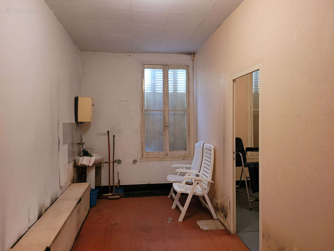 SOUS OFFRE - ROCHEFORT centre ville local professionnel de 32.14 m² - chauffage collectif - photo 3