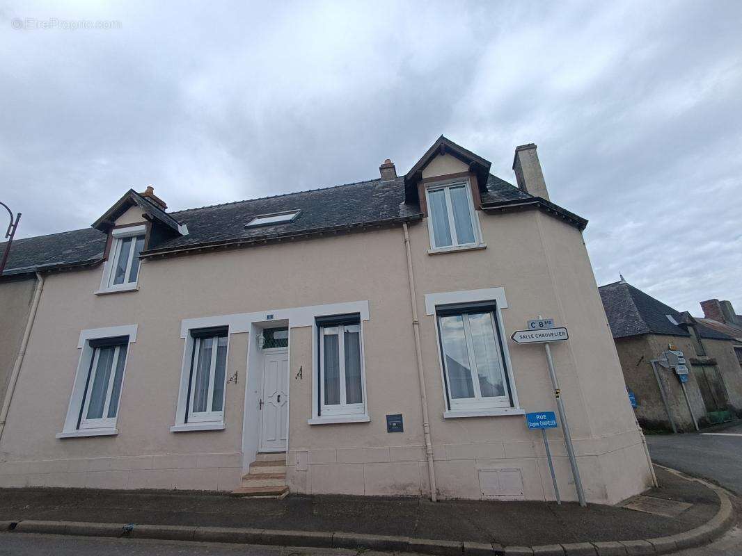 Maison à CHEMIRE-EN-CHARNIE