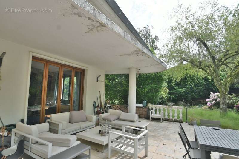 Maison à COURS-LA-VILLE