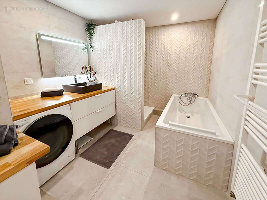 Appartement à COURBEVOIE