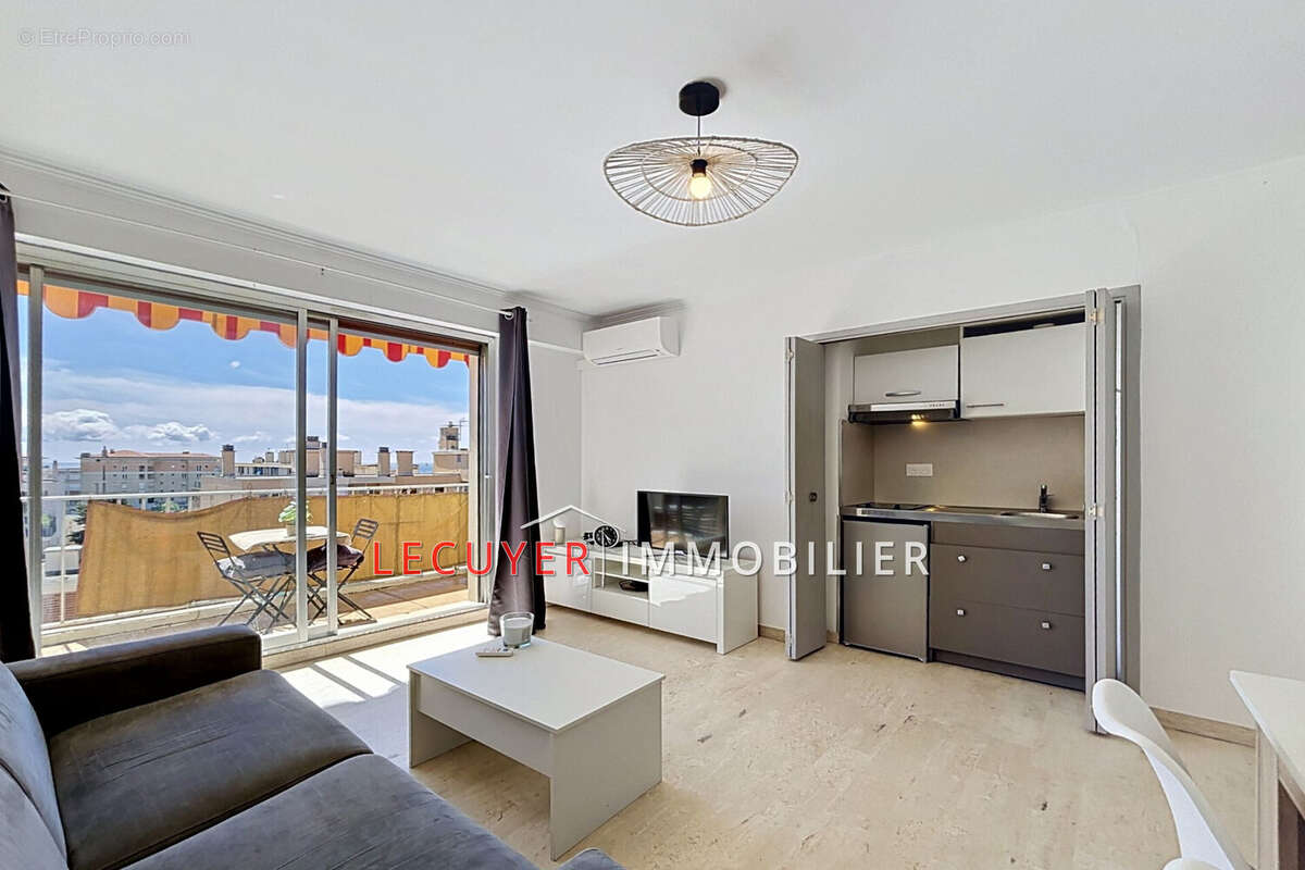 Appartement à VALLAURIS