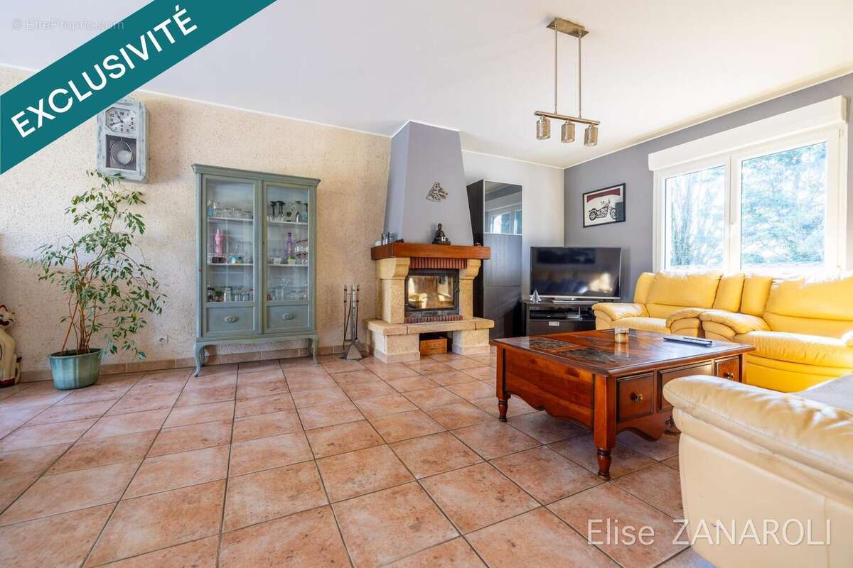 Maison 137 m² à Roussy-Le-Village  - photo 5