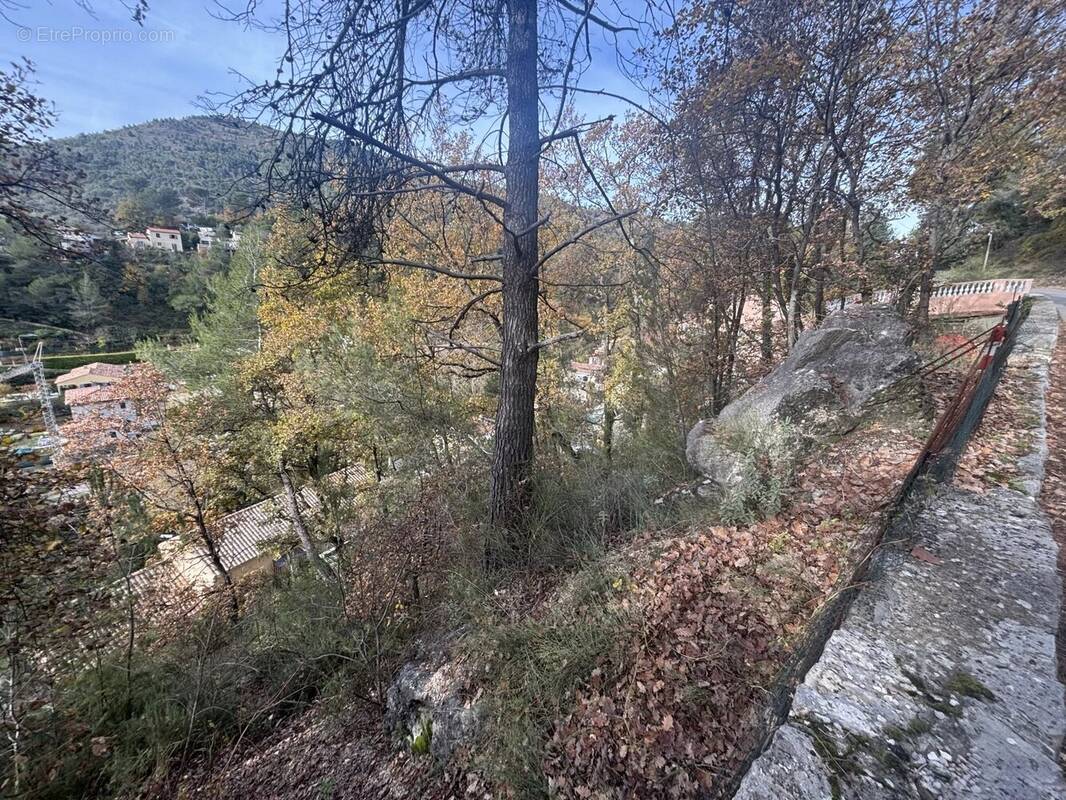 Terrain à TOURRETTE-LEVENS