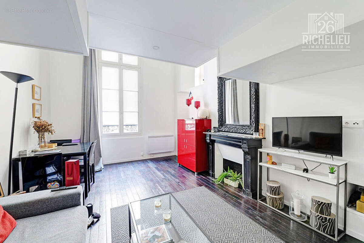 Appartement à PARIS-1E