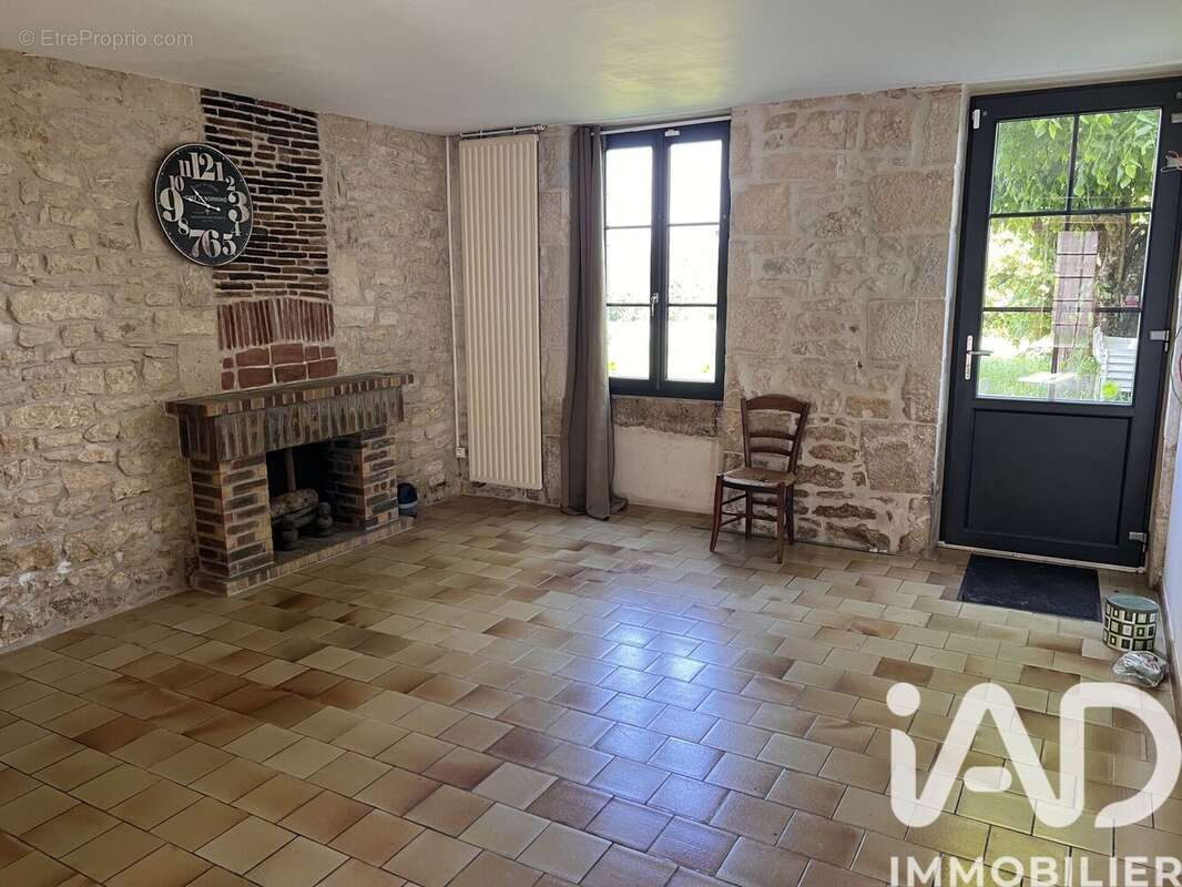 Maison 210 m² à Le Grand-Madieu  - photo 6