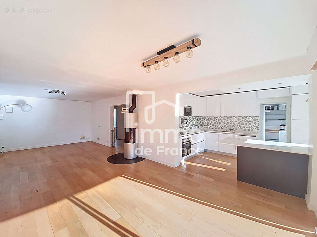 Maison à SAINT-JULIEN-EN-GENEVOIS