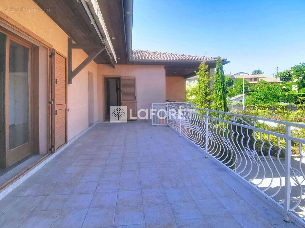 Maison familiale avec piscine, beaux volumes et espace indépendant - photo 6