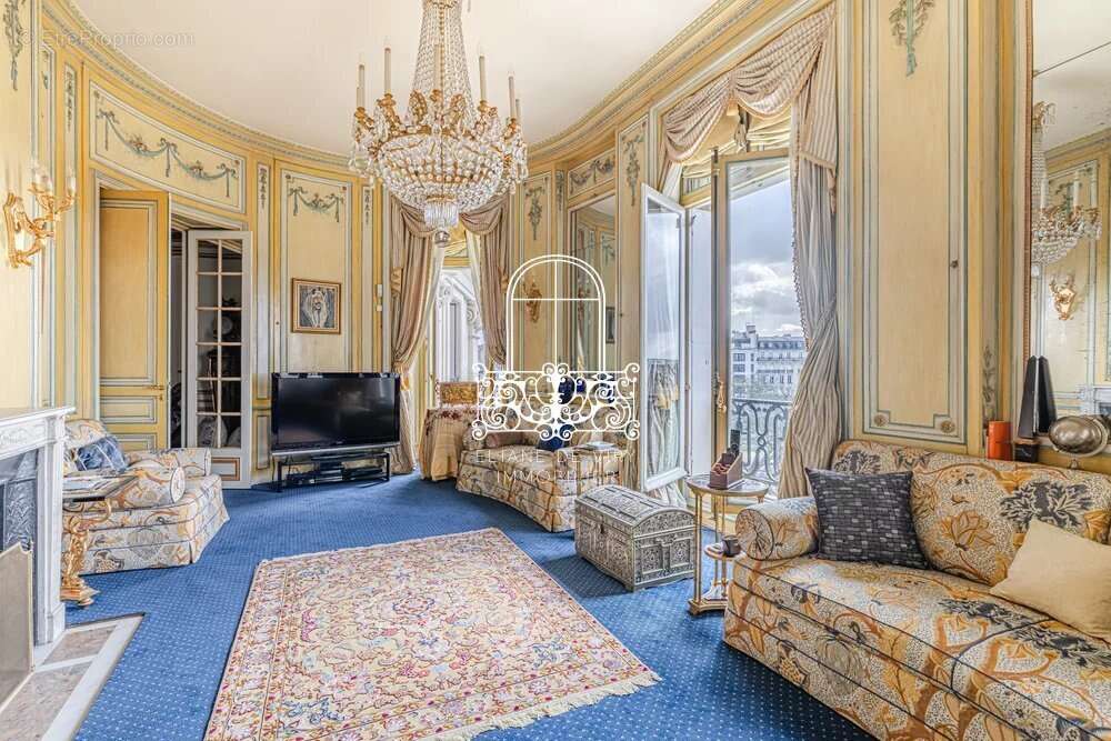 Appartement à PARIS-16E