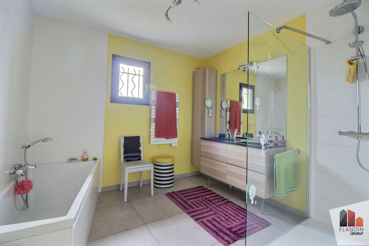 Maison à CHARLY