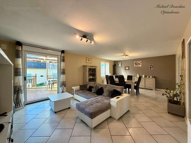 Maison à PONTVALLAIN