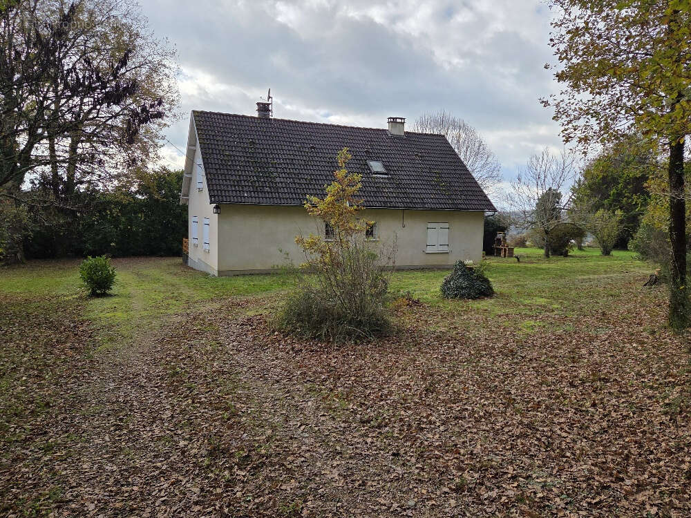 Maison à SAINT-MEDARD-D&#039;EXCIDEUIL
