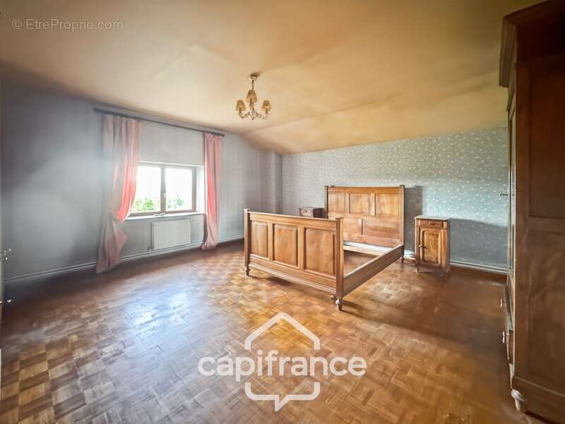 Maison à CHATEAUNEUF-SUR-ISERE