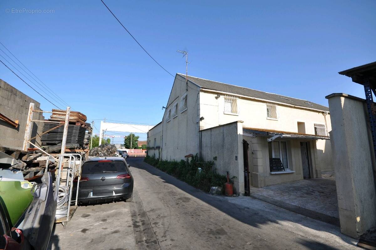 Commerce à BOISSY-SOUS-SAINT-YON