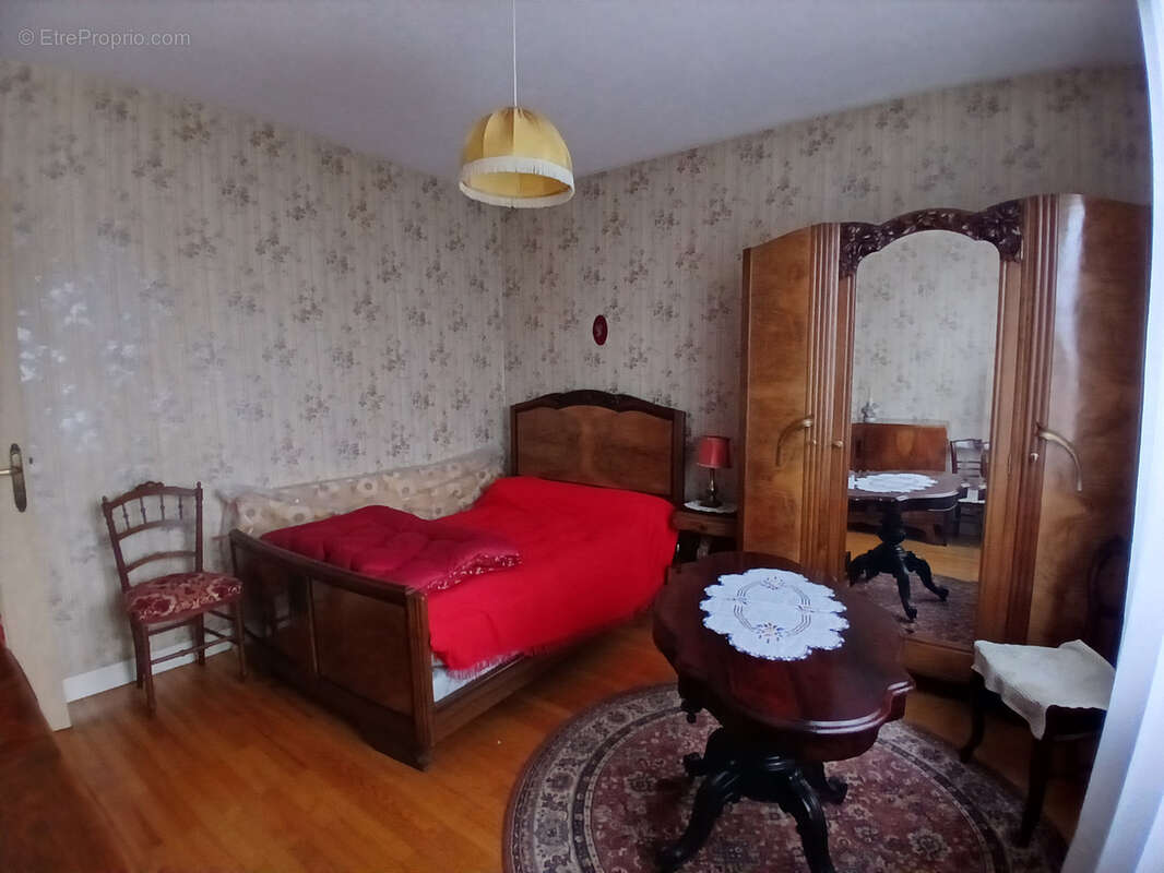 Maison à NERONDE-SUR-DORE